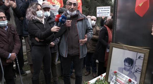 Gazeteci Metin Göktepe, katledilişinin 26. yılında mezarı başında anıldı