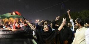 Pakistan’da hükümet güvensizlik oylamasıyla düştü