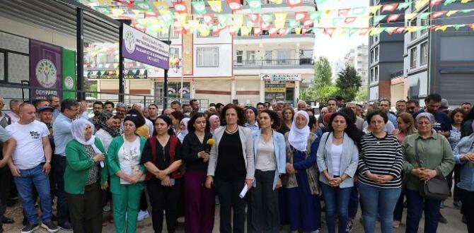 Diyarbakır’da 81 Yaşındaki Makbule Özer’in Tutuklanması Protesto Edildi