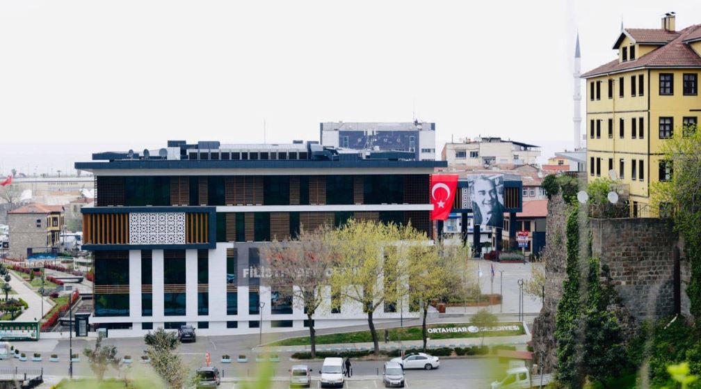 Trabzon Ortahisar’da AKP’den CHP’ye Geçen Belediye de Borç Polemiği