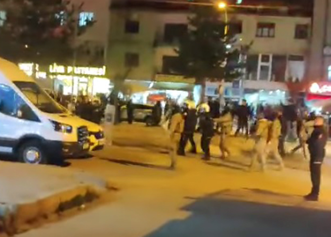 Güroymak’ta belediye AKP’ye geçti, Yeniden Refah Partililer eylem yaptı