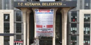 MHP’den Devralınan Borçlar Belediye Binasına Asıldı