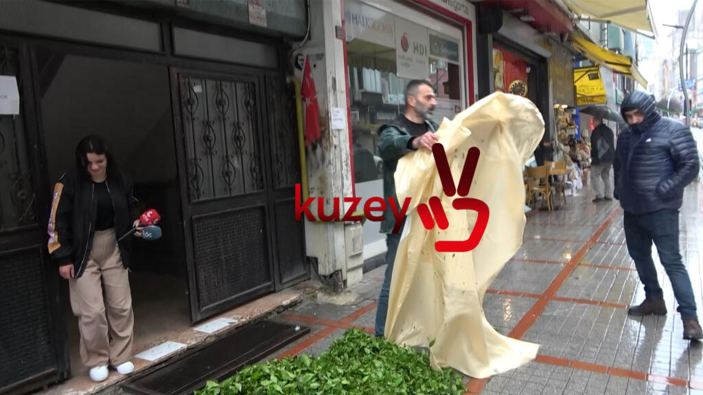 Rize AKP önünde çay fiyatı protestosu ” Bu fiyat Rizelilerle dalga geçmektir kabul etmiyoruz”
