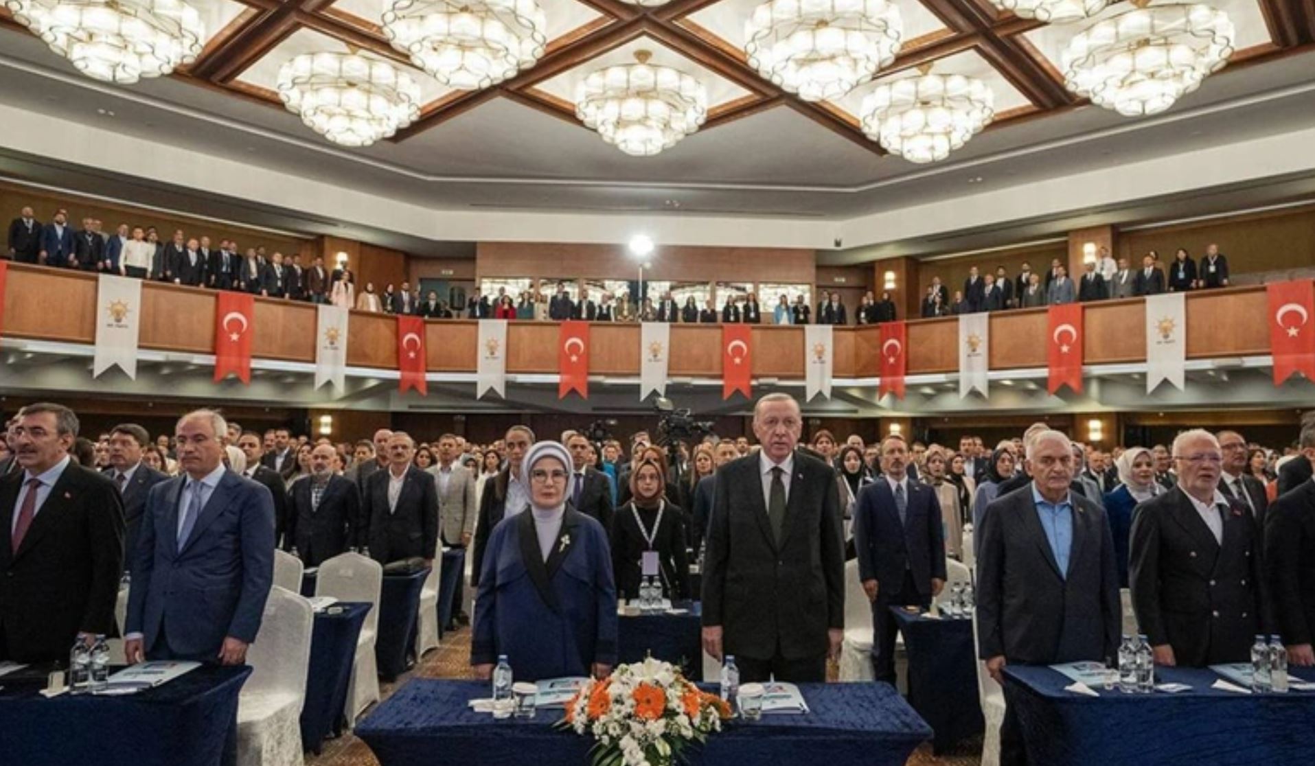 Kızılcahamam’da AKP yönetimine sert eleştiriler:”Hiçbir şey olmamış gibi orada oturuyorsunuz”