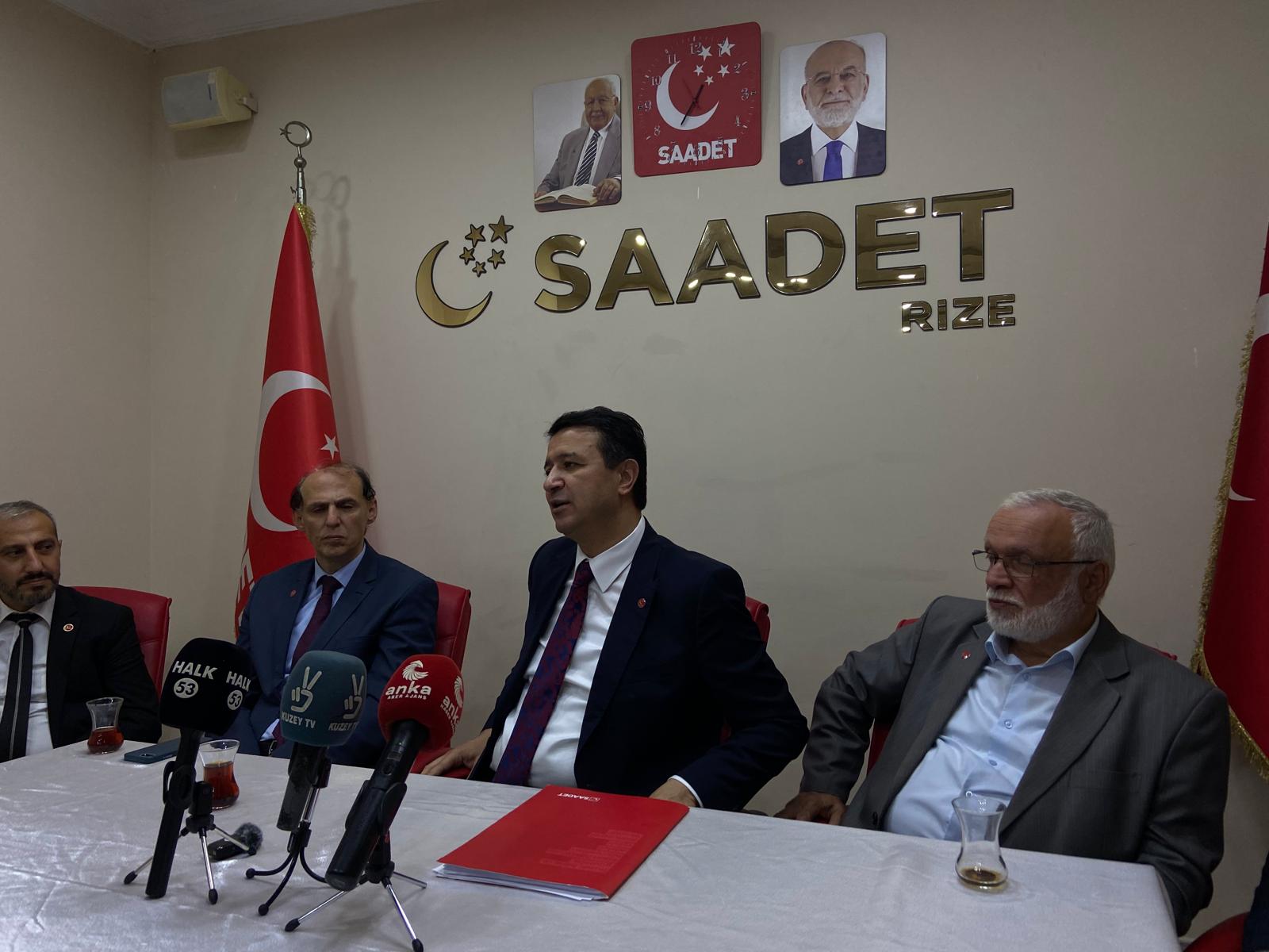 Saadet Partili Arıkan: “Anayasanın ilk 4 maddesini tartışmalıyız diyen HUDAPAR pası göle çevirdi”