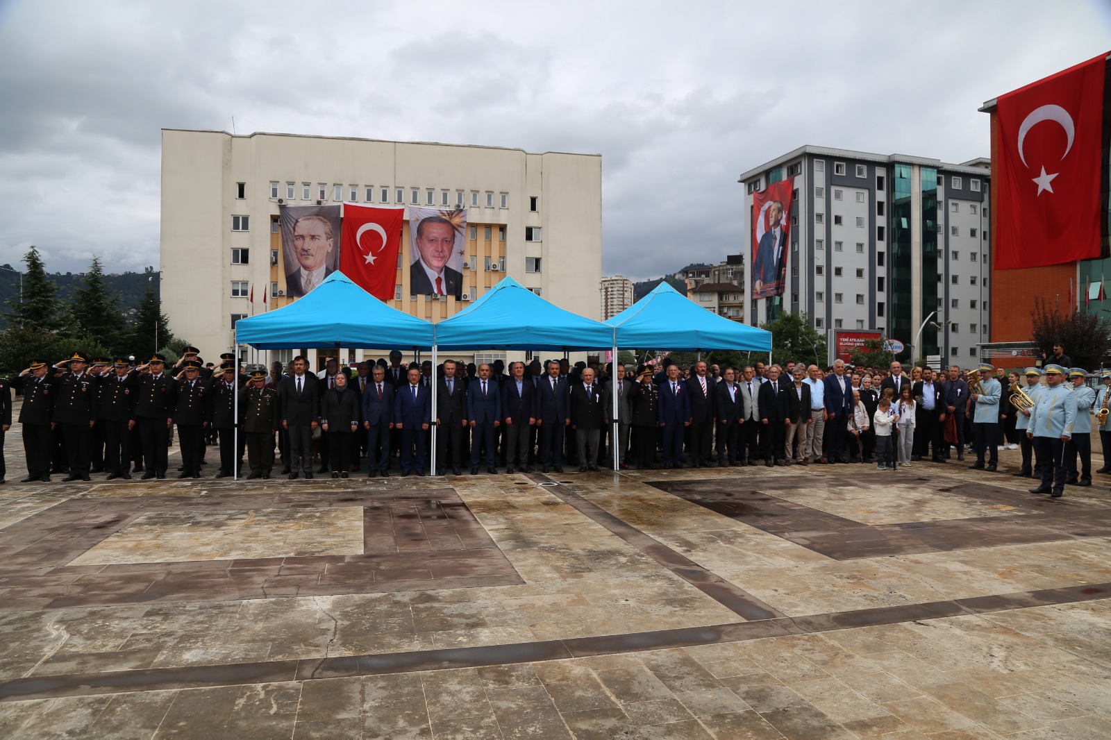 Gazi Mustafa Kemal Atatürk’ün Rize’ye gelişinin 100. yıldönümü valilik tören alanında düzenlenen törenle kutlandı.